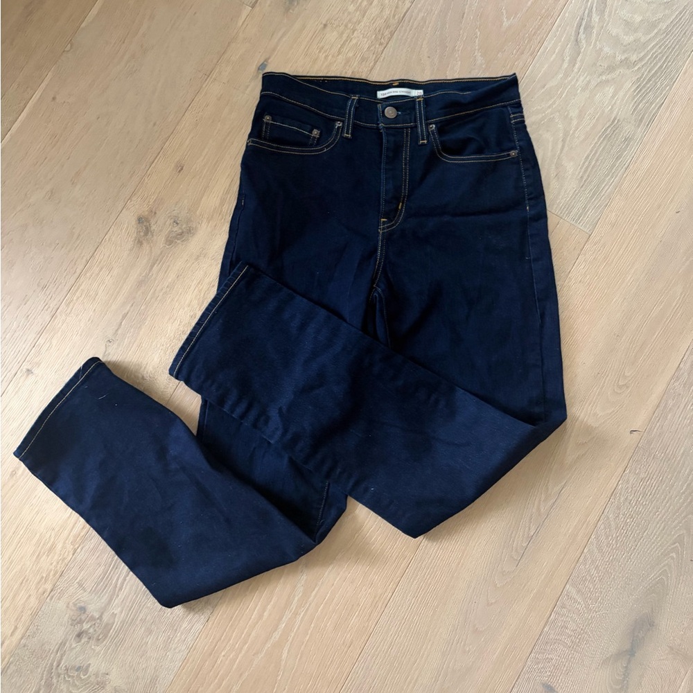 Levi’s 724 high rise straight dark size 28 4